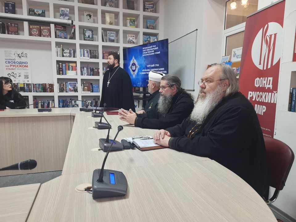 Донецкая епархия выступила инициатором широкого обсуждения проблемы сквернословия в обществе: в Донецке и Макеевке прошли масштабные форумы с участием представителей традиционных конфессий, науки и молодёжи Донецкая епархия выступила инициатором широкого обсуждения проблемы сквернословия в обществе: в Донецке и Макеевке прошли масштабные форумы с участием представителей традиционных конфессий, науки и молодёжи