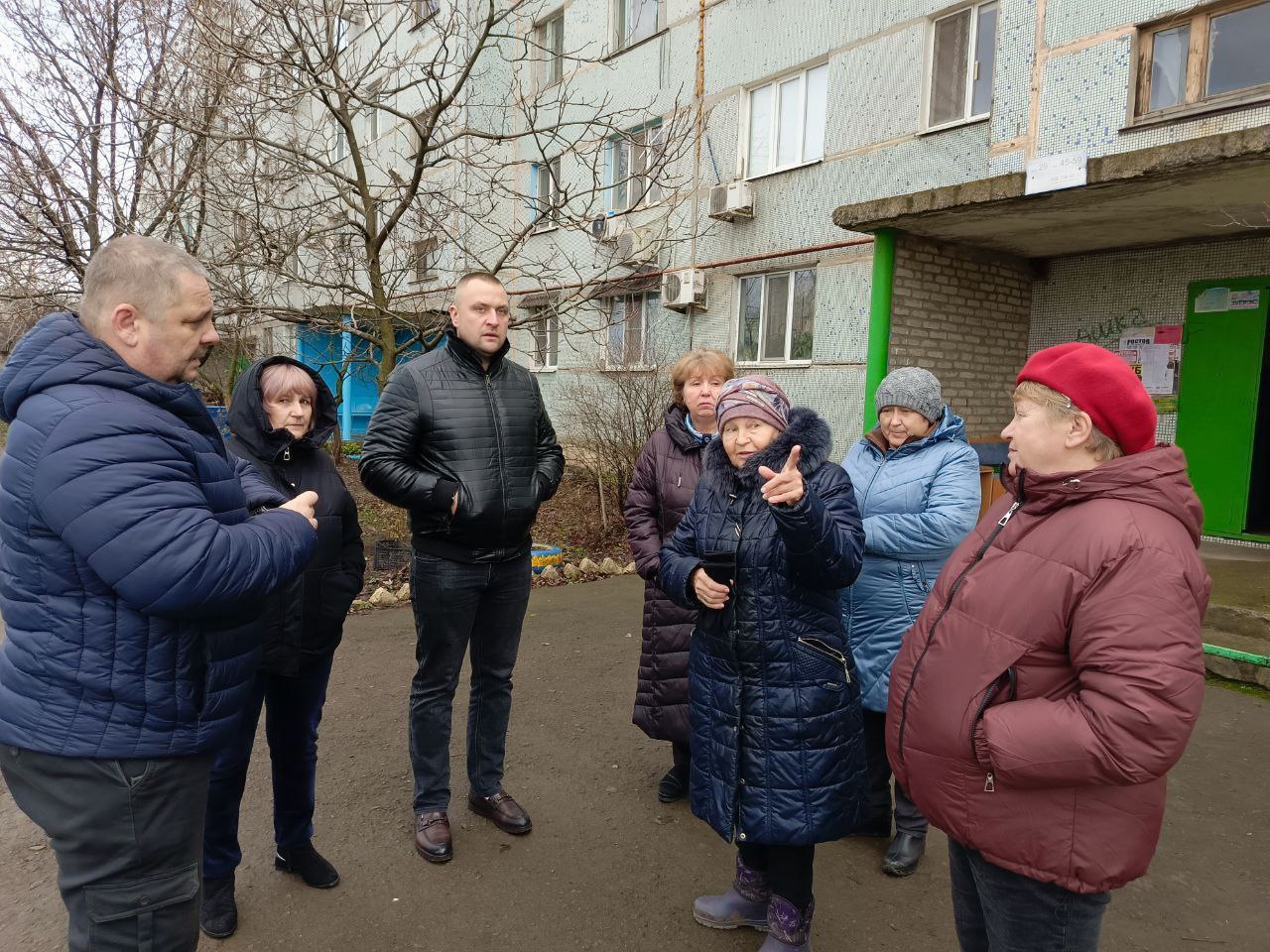 Максим Королюк провел сход граждан в пгт Зугрэс-2 Максим Королюк провел сход граждан в пгт Зугрэс-2