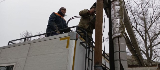 В ПЕТРОВСКОМ РАЙОНЕ ДОНЕЦКА БРИГАДОЙ ФИЛИАЛА «ДОНЕЦКТЕПЛОСЕТЬ» ВЫПОЛНЕНЫ АВАРИЙНО-ВОССТАНОВИТЕЛЬНЫЕ РАБОТЫ НА НАДЗЕМНОЙ ТЕПЛОТРАССЕ