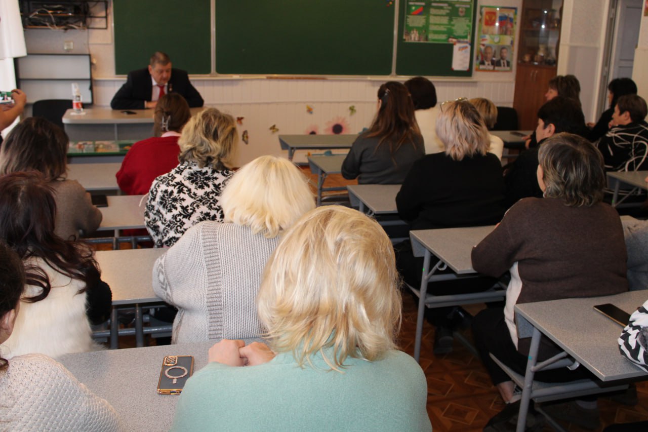 Иван Приходько: Во исполнение поручения Главы Донецкой Народной Республики Дениса Владимировича Пушилина сегодня провел встречу с одним из трудовых коллективов городского округа Горловка Иван Приходько: Во исполнение поручения Главы Донецкой Народной Республики Дениса Владимировича Пушилина сегодня провел встречу с одним из трудовых коллективов городского округа Горловка