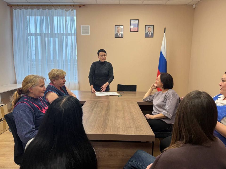 Сегодня состоялась встреча исполняющего обязанности начальника Староигнатьевского территориального отдела Администрации округа с трудовым коллективом Староигнатьевской школы Сегодня состоялась встреча исполняющего обязанности начальника Староигнатьевского территориального отдела Администрации округа с трудовым коллективом Староигнатьевской школы