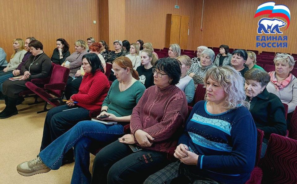 Михаил Меренков: В рамках партпроекта Единой России «Школа ЖКХ» заместитель руководителя Управы Буденновского внутригородского района г. Донецка Олег Ефремов совместно с депутатом Донецкого городского совета Николаем... Михаил Меренков: В рамках партпроекта Единой России «Школа ЖКХ» заместитель руководителя Управы Буденновского внутригородского района г. Донецка Олег Ефремов совместно с депутатом Донецкого городского совета Николаем...