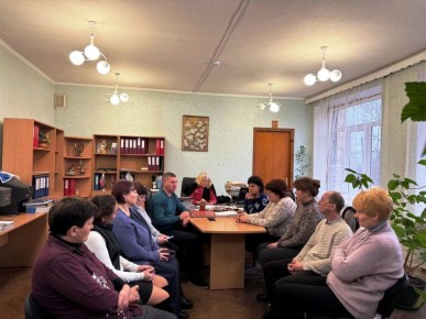 Первый замглавы администрации Шахтерского округа встретился с коллективом Шахтерского городского центра занятости