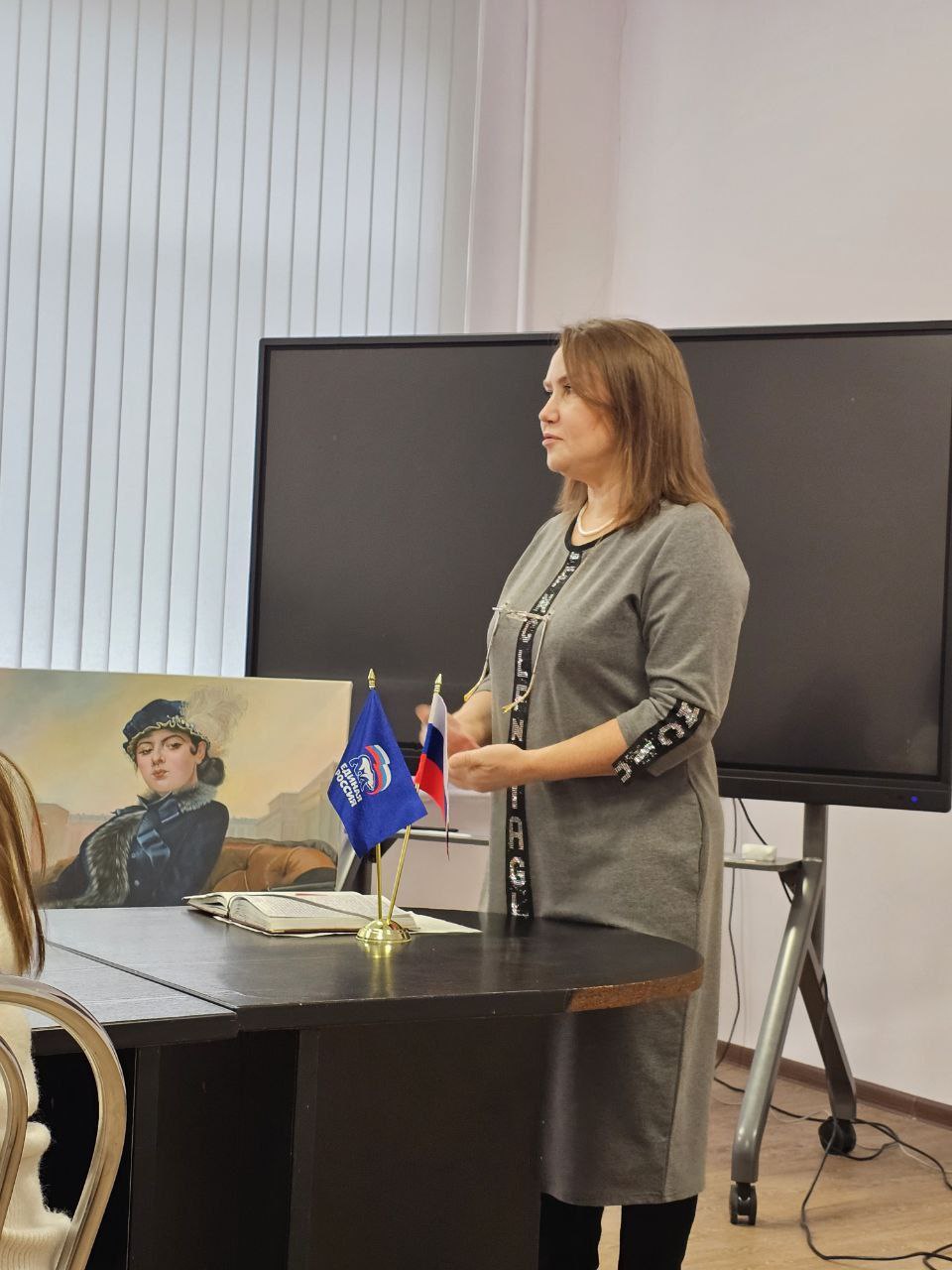 Встреча с прекрасным: художница Наталья Майборода поделилась секретами мастерства с учениками первой школы Ясиноватой! Встреча с прекрасным: художница Наталья Майборода поделилась секретами мастерства с учениками первой школы Ясиноватой!