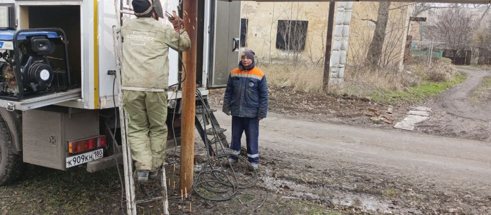 В ПЕТРОВСКОМ РАЙОНЕ ДОНЕЦКА БРИГАДОЙ ФИЛИАЛА «ДОНЕЦКТЕПЛОСЕТЬ» ВЫПОЛНЕНЫ АВАРИЙНО-ВОССТАНОВИТЕЛЬНЫЕ РАБОТЫ НА НАДЗЕМНОЙ ТЕПЛОТРАССЕ В ПЕТРОВСКОМ РАЙОНЕ ДОНЕЦКА БРИГАДОЙ ФИЛИАЛА «ДОНЕЦКТЕПЛОСЕТЬ» ВЫПОЛНЕНЫ АВАРИЙНО-ВОССТАНОВИТЕЛЬНЫЕ РАБОТЫ НА НАДЗЕМНОЙ ТЕПЛОТРАССЕ
