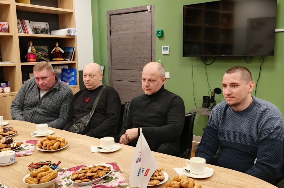 В стенах филиала фонда «Защитники Отечества» в Донецкой Народной Республики состоялась встреча ветеранов и представителей депутатского корпуса Народного Совета ДНР, а также Донецкого регионального отделения Всероссийского... В стенах филиала фонда «Защитники Отечества» в Донецкой Народной Республики состоялась встреча ветеранов и представителей депутатского корпуса Народного Совета ДНР, а также Донецкого регионального отделения Всероссийского...