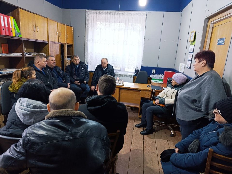 В селе Дмитровка прошла встреча с жителями В селе Дмитровка прошла встреча с жителями