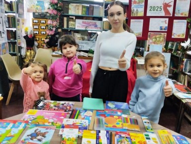 Александр Шатов: Библиотека Шахтерска получила гуманитарный груз с Сахалина