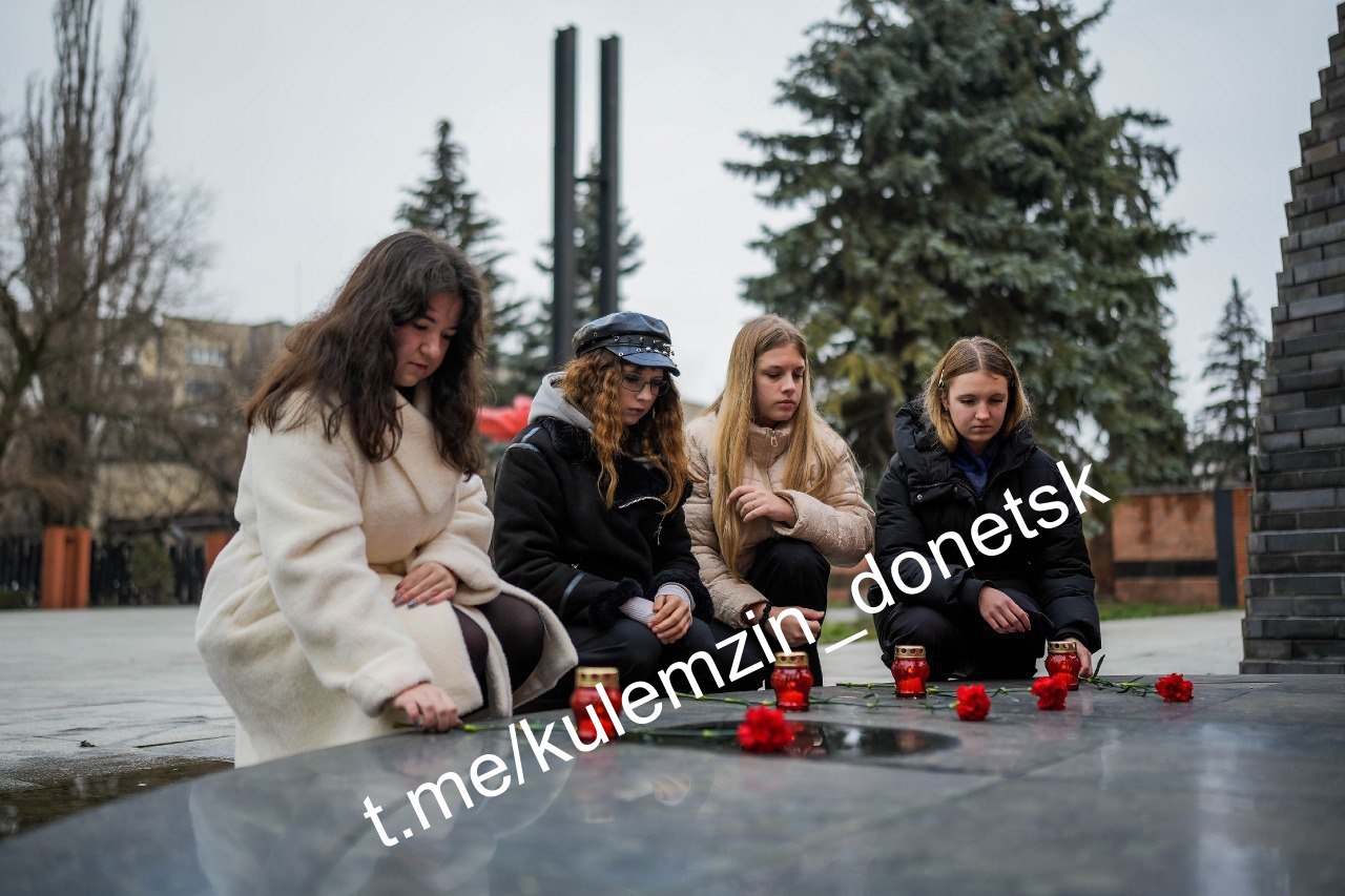 Алексей Кулемзин: В рамках мероприятий, посвящённых 80-летию Победы в Великой Отечественной войне, донецкие школьники продолжают посещать мемориальные комплексы и памятные места города Алексей Кулемзин: В рамках мероприятий, посвящённых 80-летию Победы в Великой Отечественной войне, донецкие школьники продолжают посещать мемориальные комплексы и памятные места города
