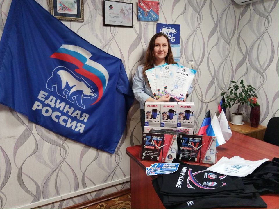 В Кировском подходит к завершению вручение подарков участникам Фестиваля «Мы – молодые, мы – равные» В Кировском подходит к завершению вручение подарков участникам Фестиваля «Мы – молодые, мы – равные»