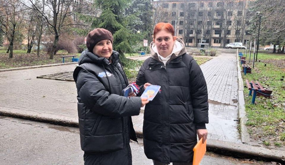 В Советском внутригородском районе городского округа Макеевка состоялась акция «Основной закон страны» В Советском внутригородском районе городского округа Макеевка состоялась акция «Основной закон страны»