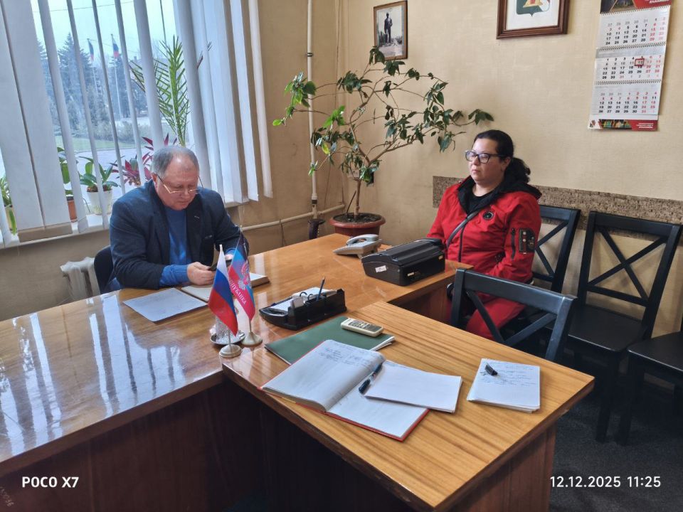 Игорь Мартынов: Личный прием граждан. 12 декабря в администрации городского округа Енакиево состоялся личный прием граждан заместителем главы администрации муниципального образования городского округа Енакиево Сергеем Божиком Игорь Мартынов: Личный прием граждан. 12 декабря в администрации городского округа Енакиево состоялся личный прием граждан заместителем главы администрации муниципального образования городского округа Енакиево Сергеем Божиком