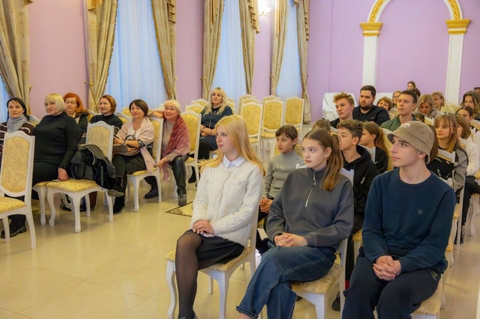 Актерские лайфхаки и секреты закулисья кино: Чем запомнилась поездка звезды «Сватов» Инны Королевой в ДНР Актерские лайфхаки и секреты закулисья кино: Чем запомнилась поездка звезды «Сватов» Инны Королевой в ДНР