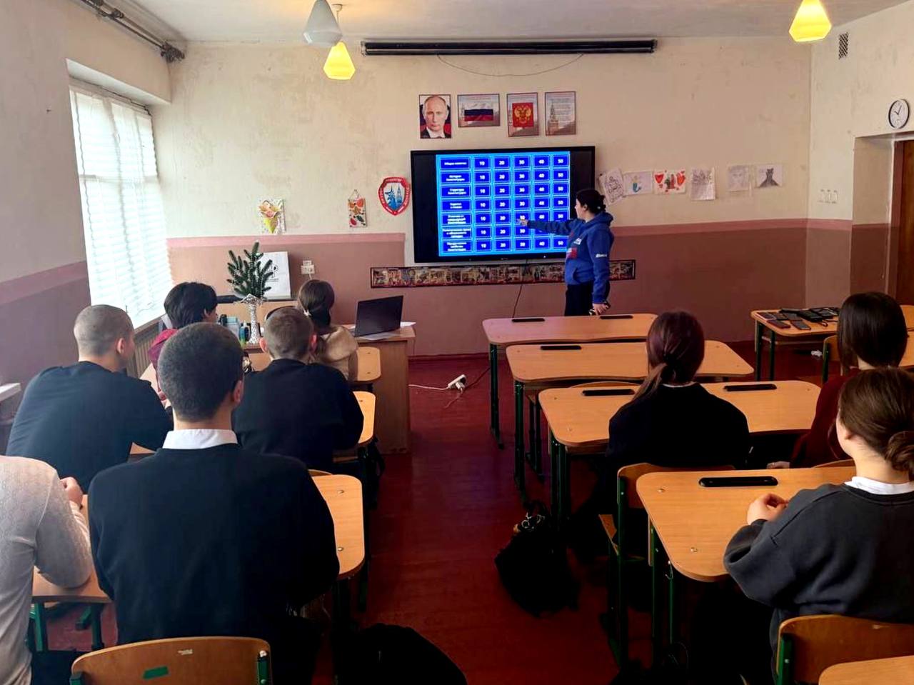 Поздравляем с Днём Конституции Российской Федерации Поздравляем с Днём Конституции Российской Федерации