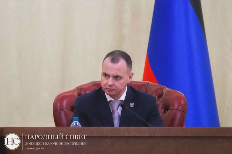 Константин Кузьмин: Сегодня в Народном Совете с отчетом о работе Правительства ДНР выступил Председатель Правительства Андрей Геннадьевич Чертков Константин Кузьмин: Сегодня в Народном Совете с отчетом о работе Правительства ДНР выступил Председатель Правительства Андрей Геннадьевич Чертков