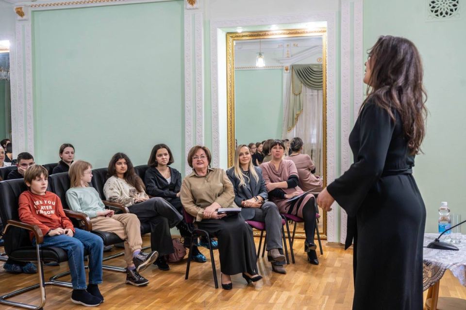 Актерские лайфхаки и секреты закулисья кино: Чем запомнилась поездка звезды «Сватов» Инны Королевой в ДНР Актерские лайфхаки и секреты закулисья кино: Чем запомнилась поездка звезды «Сватов» Инны Королевой в ДНР