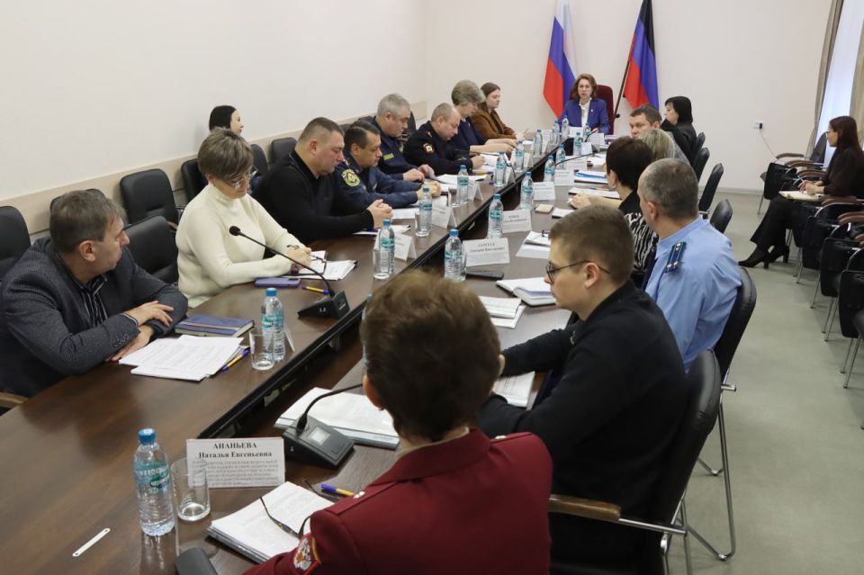 Лариса Толстыкина: На заседании Республиканской межведомственной комиссии по делам несовершеннолетних и защите их прав в ДНР обсудили с коллегами большой круг вопросов Лариса Толстыкина: На заседании Республиканской межведомственной комиссии по делам несовершеннолетних и защите их прав в ДНР обсудили с коллегами большой круг вопросов