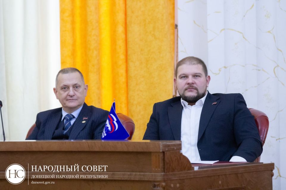 Фоторепортаж: Пленарное заседание Народного Совета ДНР Фоторепортаж: Пленарное заседание Народного Совета ДНР