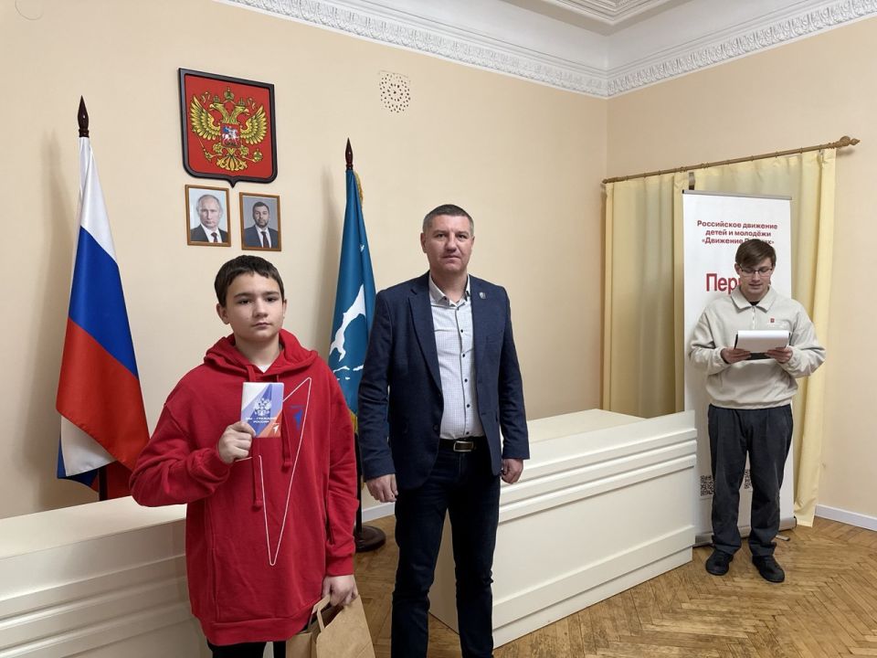 Александр Шатов: В Шахтерске вручили первые паспорта активистам «Первых» Александр Шатов: В Шахтерске вручили первые паспорта активистам «Первых»
