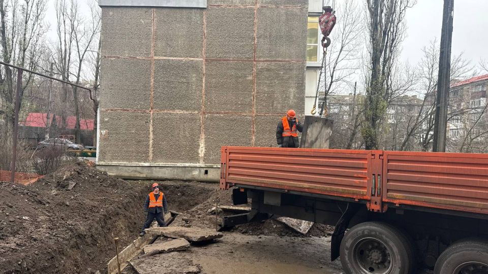 Филиал «Снежноетеплосеть» оперативно ликвидировал аварию на теплотрассе в Торезе Филиал «Снежноетеплосеть» оперативно ликвидировал аварию на теплотрассе в Торезе