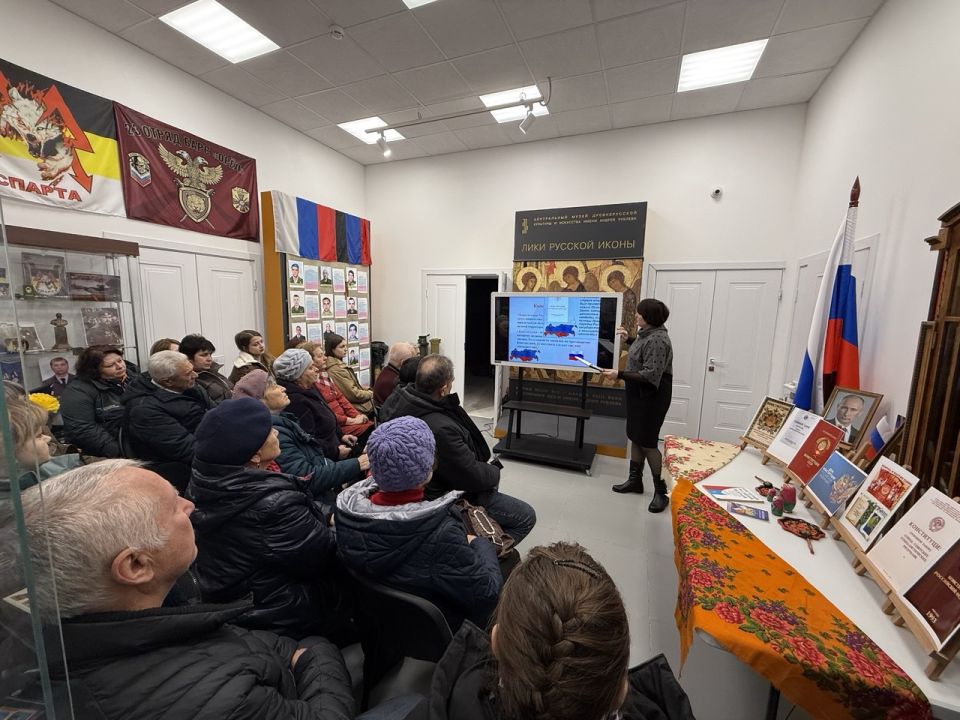12 декабря 2025г. в Волновахском музее открылась выставка «День Конституции Российской Федерации» 12 декабря 2025г. в Волновахском музее открылась выставка «День Конституции Российской Федерации»