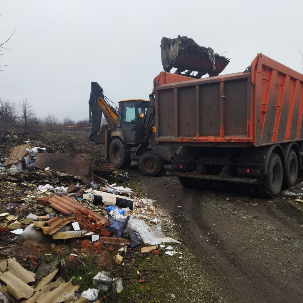 В Кировском ликвидируют стихийные свалки В Кировском ликвидируют стихийные свалки