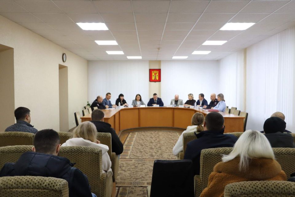 Заместитель руководителя Юго-Западной трудинспекции Руслан Сиджахов принял участие в рабочей встрече заместителя Министра внутренних дел по Луганской Народной Республики с представителями органов исполнительной власти ЛНР и... Заместитель руководителя Юго-Западной трудинспекции Руслан Сиджахов принял участие в рабочей встрече заместителя Министра внутренних дел по Луганской Народной Республики с представителями органов исполнительной власти ЛНР и...