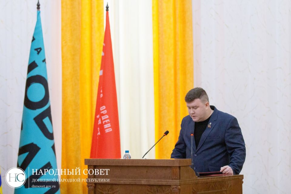 Фоторепортаж: Пленарное заседание Народного Совета ДНР Фоторепортаж: Пленарное заседание Народного Совета ДНР
