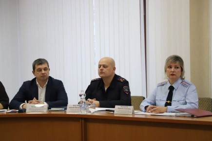 Заместитель руководителя Юго-Западной трудинспекции Руслан Сиджахов принял участие в рабочей встрече заместителя Министра внутренних дел по Луганской Народной Республики с представителями органов исполнительной власти ЛНР и...