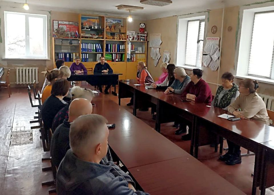 Иван Адамец: Заместитель руководителя Управы Куйбышевского района Елена Строганова совместно с депутатом Донецкого городского совета Сергеем Остапенко провели рабочую встречу с коллективом "Станции Юных Техников №1 г.... Иван Адамец: Заместитель руководителя Управы Куйбышевского района Елена Строганова совместно с депутатом Донецкого городского совета Сергеем Остапенко провели рабочую встречу с коллективом "Станции Юных Техников №1 г....
