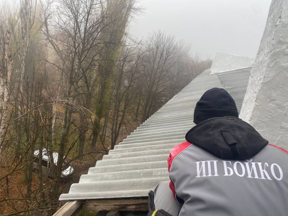 Поддерживая инициативу Главы ДНР Дениса Пушилина по восстановлению ранее бывших прифронтовыми районов, Единый региональный фонд по управлению МКД проводит ремонтно-восстановительные работы по закрытию теплового контура в... Поддерживая инициативу Главы ДНР Дениса Пушилина по восстановлению ранее бывших прифронтовыми районов, Единый региональный фонд по управлению МКД проводит ремонтно-восстановительные работы по закрытию теплового контура в...