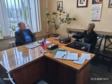 Игорь Мартынов: Личный прием граждан. 12 декабря в администрации городского округа Енакиево состоялся личный прием граждан заместителем главы администрации муниципального образования городского округа Енакиево Сергеем Божиком