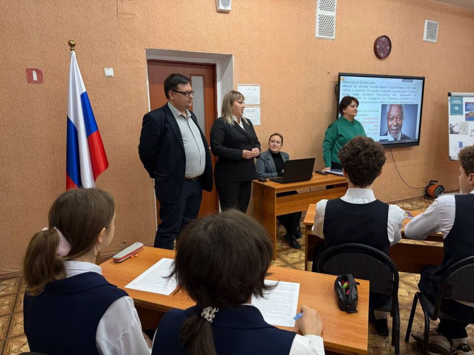 Дарья Морозова: Сотрудники аппарата Уполномоченного по правам человека в ДНР посетили Единый урок, посвященный правам человека Дарья Морозова: Сотрудники аппарата Уполномоченного по правам человека в ДНР посетили Единый урок, посвященный правам человека