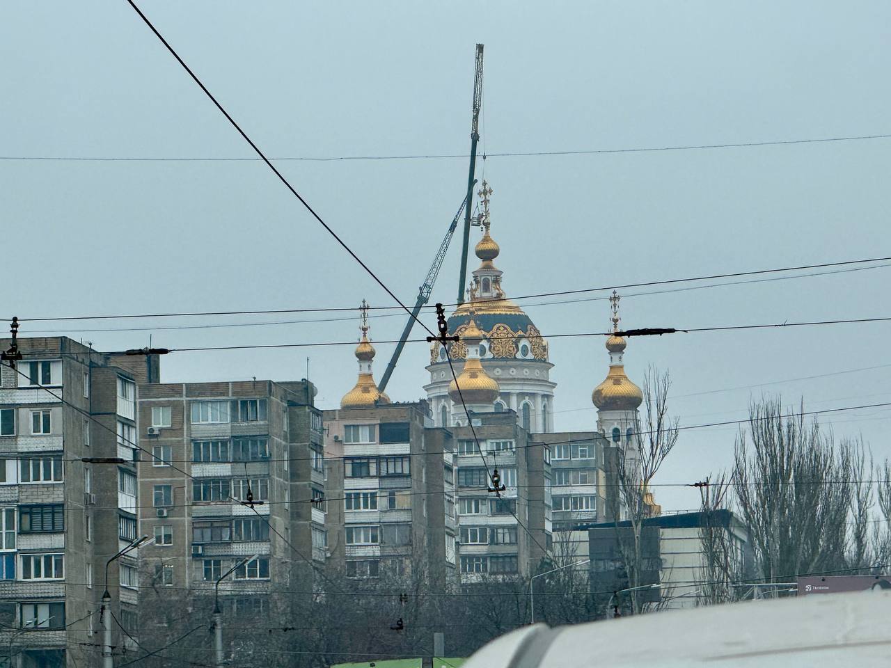 Этого ждали два года: накупольный крест возвращен на собор святых Петра и Февронии в Донецке Этого ждали два года: накупольный крест возвращен на собор святых Петра и Февронии в Донецке