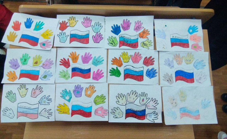 Выставка рисунков в Тельмановской гимназии: "Мы дети твои, Россия" Выставка рисунков в Тельмановской гимназии: "Мы дети твои, Россия"