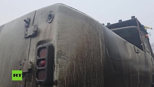 Военкор RT записал лайв с опаснейшей дороги на Красноармейск