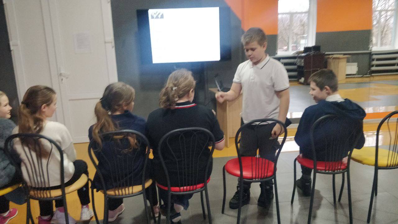 12.12.2025. В МБУ «Вольненский СДК» прошла увлекательная квиз-игра «Закон, по которому мы живем», приуроченная ко Дню Конституции России 12.12.2025. В МБУ «Вольненский СДК» прошла увлекательная квиз-игра «Закон, по которому мы живем», приуроченная ко Дню Конституции России