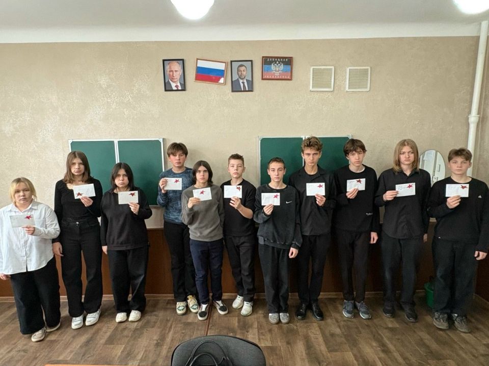 Александр Шатов: В школах Шахтерского округа прошли мероприятия ко Дню Конституции РФ Александр Шатов: В школах Шахтерского округа прошли мероприятия ко Дню Конституции РФ