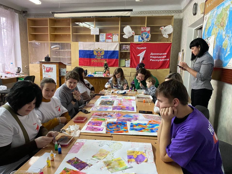 Иван Приходько: В Центрально-Городском районе Горловки прошёл мастер-класс по Эбру Иван Приходько: В Центрально-Городском районе Горловки прошёл мастер-класс по Эбру