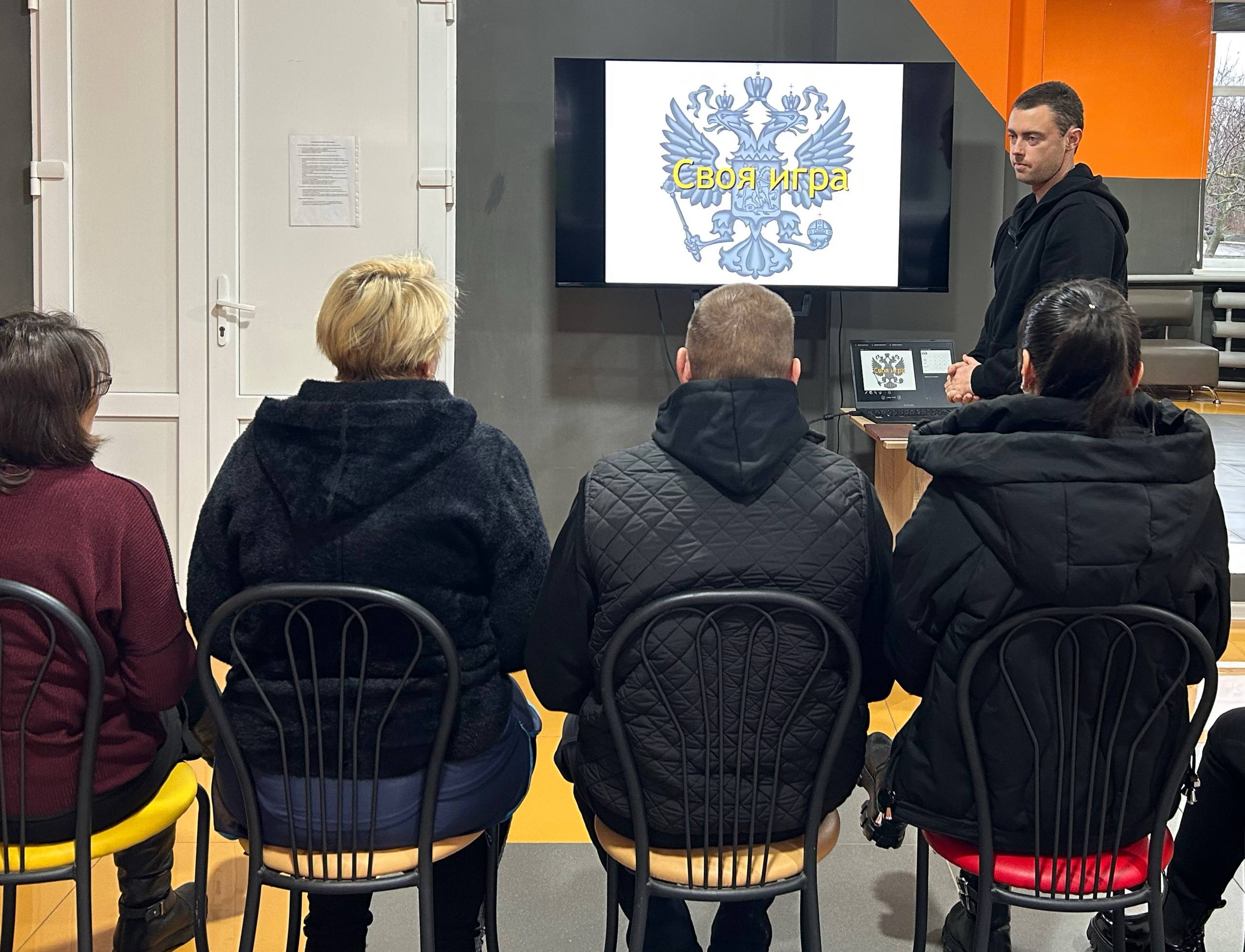 12.12.2025. В МБУ «Вольненский СДК» прошла увлекательная квиз-игра «Закон, по которому мы живем», приуроченная ко Дню Конституции России 12.12.2025. В МБУ «Вольненский СДК» прошла увлекательная квиз-игра «Закон, по которому мы живем», приуроченная ко Дню Конституции России