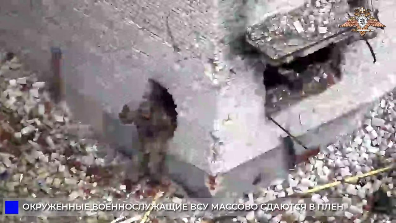 ВСУшники массово сдаются в плен в Мирнограде ВСУшники массово сдаются в плен в Мирнограде