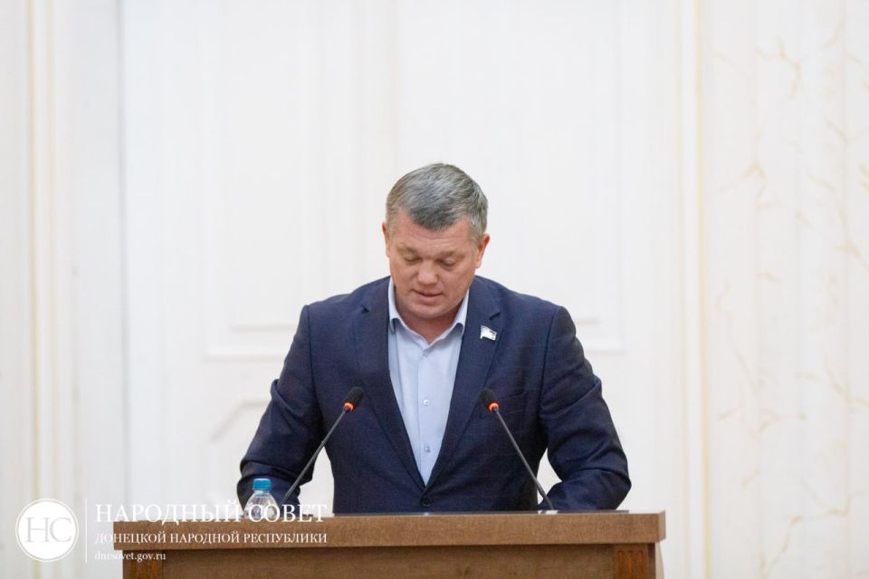 Фоторепортаж: Пленарное заседание Народного Совета ДНР Фоторепортаж: Пленарное заседание Народного Совета ДНР
