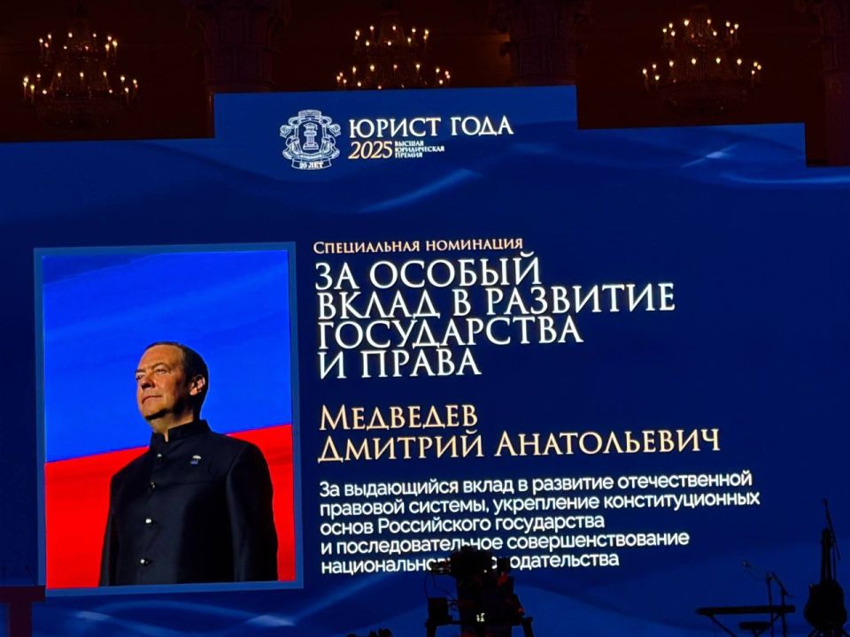 Путин поздравил участников съезда АЮР и церемонии вручения премии «Юрист года» Путин поздравил участников съезда АЮР и церемонии вручения премии «Юрист года»