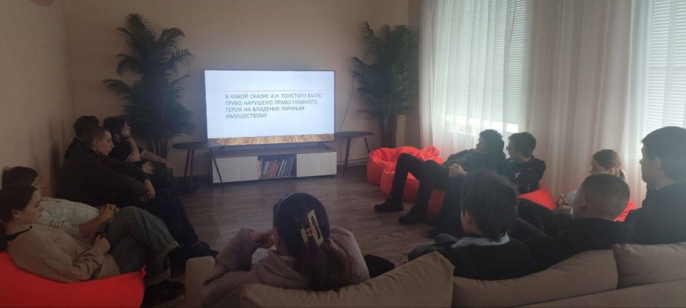 12 декабря, в День Конституции Российской Федерации, в молодежном отделе имени Марии Пироговой состоялось познавательное мероприятие, направленное на повышение правовой грамотности среди юных граждан 12 декабря, в День Конституции Российской Федерации, в молодежном отделе имени Марии Пироговой состоялось познавательное мероприятие, направленное на повышение правовой грамотности среди юных граждан