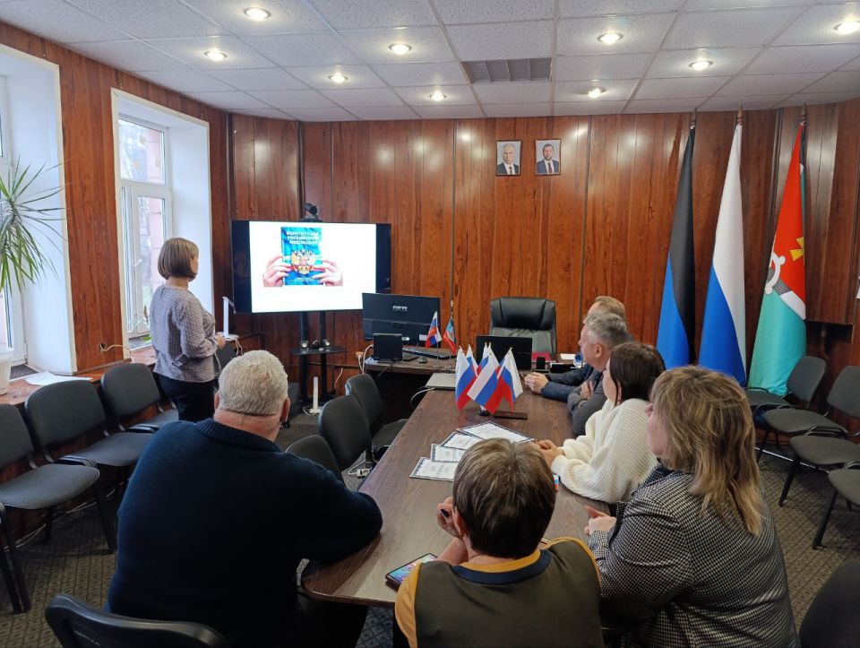 Сегодня, 12 декабря, в День Конституции Российской Федерации, в Администрации округа проведена правовая лекция-викторина «Конституция Российской Федерации» Сегодня, 12 декабря, в День Конституции Российской Федерации, в Администрации округа проведена правовая лекция-викторина «Конституция Российской Федерации»