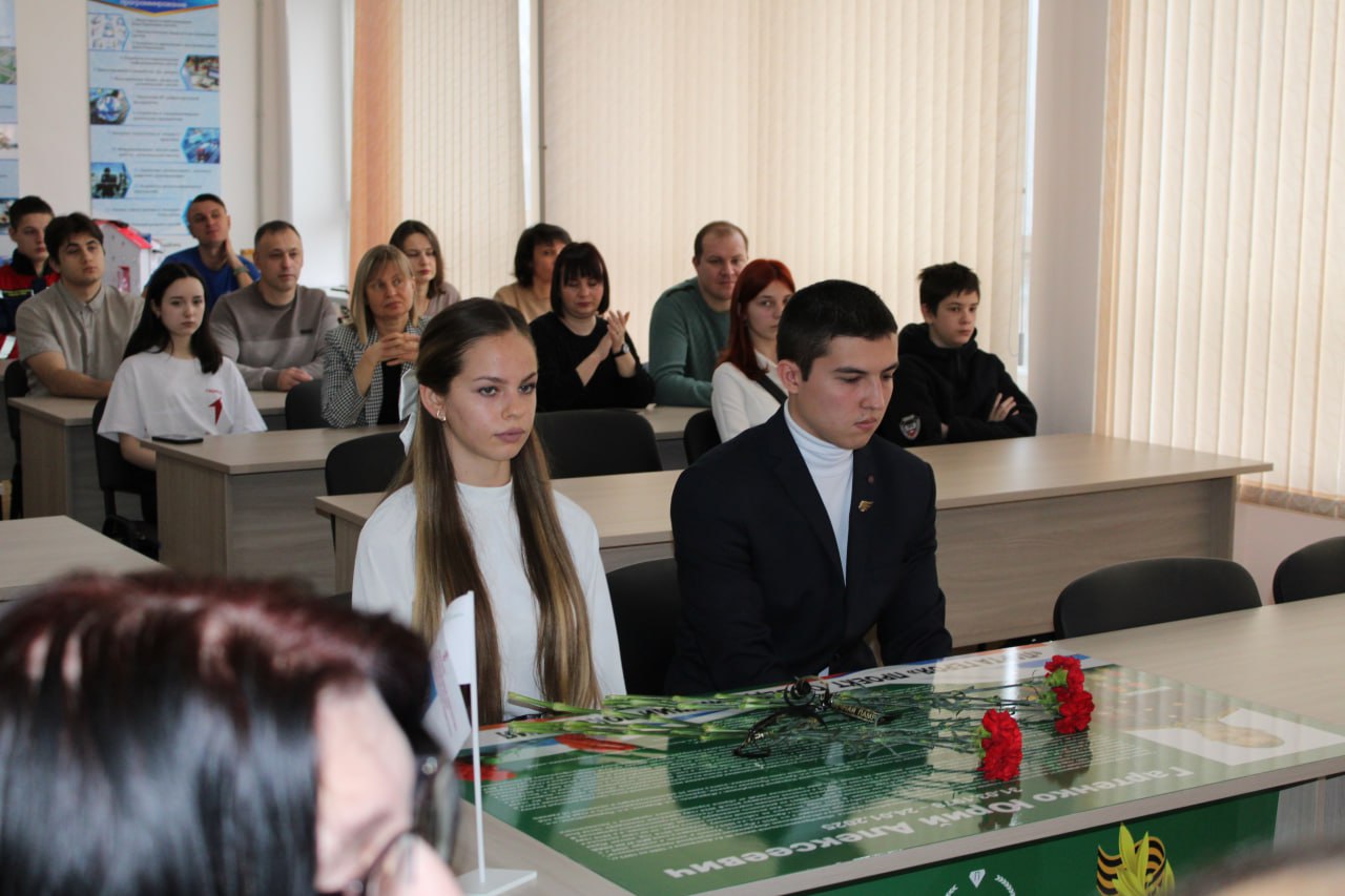 Иван Приходько: В Горловке состоялась торжественная церемония открытия «Парты Героя» Иван Приходько: В Горловке состоялась торжественная церемония открытия «Парты Героя»