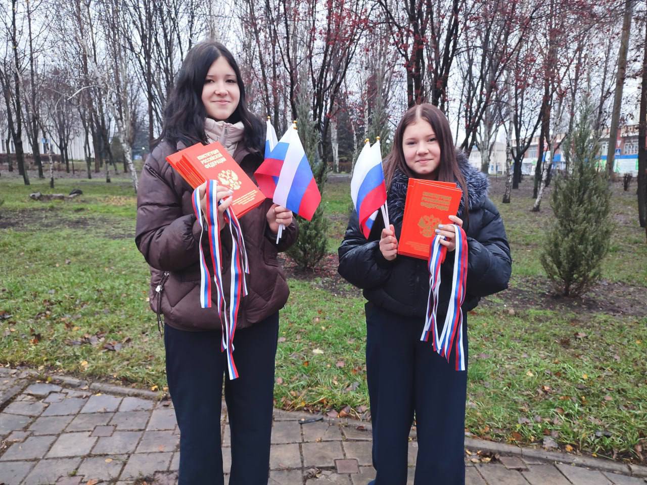 Елена Рязанцева: День Конституции Российской Федерации в Пролетарском районе Елена Рязанцева: День Конституции Российской Федерации в Пролетарском районе