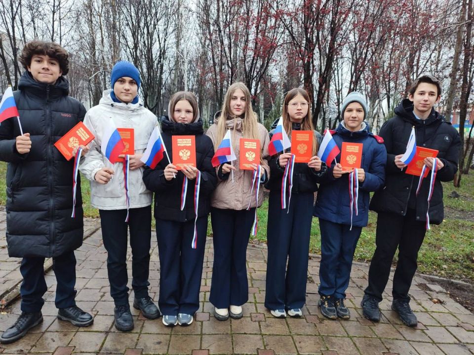 Елена Рязанцева: День Конституции Российской Федерации в Пролетарском районе Елена Рязанцева: День Конституции Российской Федерации в Пролетарском районе
