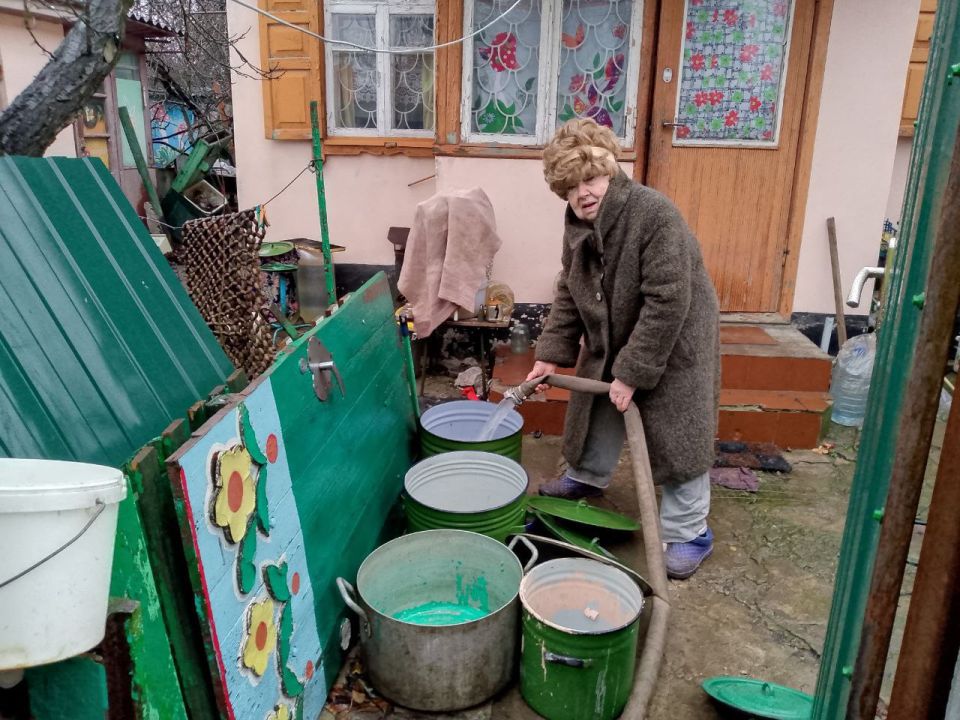 Сегодня, 12 декабря,в Кировском внутригородском районе, согласно поступившим заявкам, был организован подвоз воды для жителей домов, в которые в установленный графиком день не поступила вода Сегодня, 12 декабря,в Кировском внутригородском районе, согласно поступившим заявкам, был организован подвоз воды для жителей домов, в которые в установленный графиком день не поступила вода