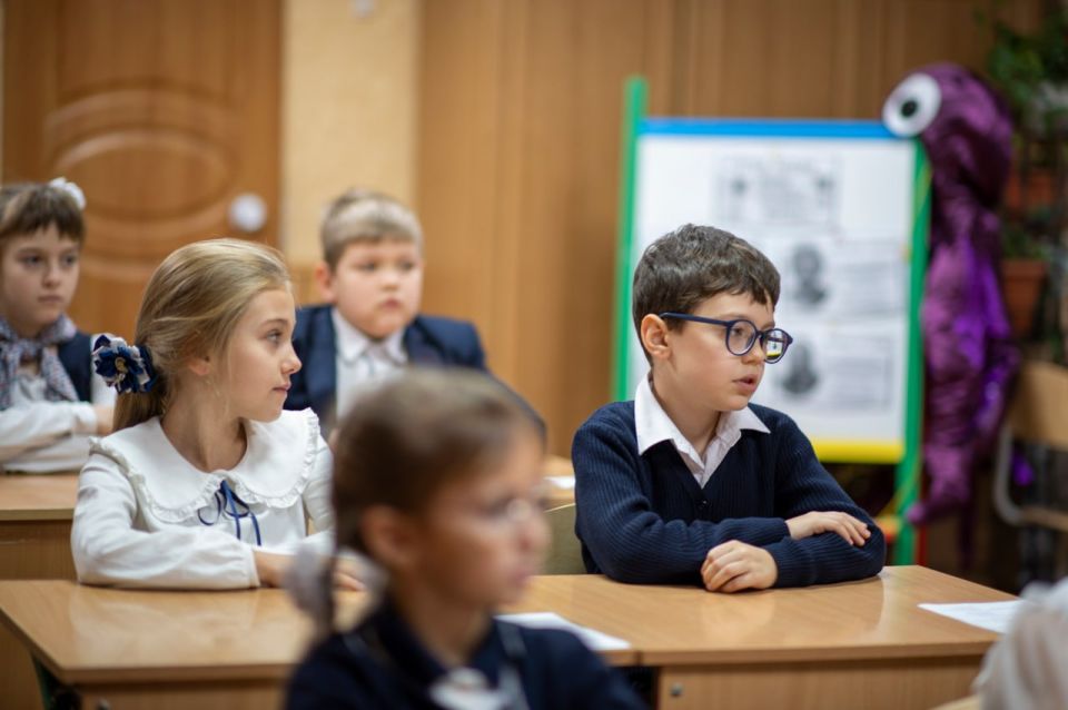 Будь в Движении!. Сегодня во всех школах, техникумах и колледжах Донецкой Народной Республики прошел второй единый классный час в рамках нового инвариантного модуля рабочей программы воспитания Будь в Движении!. Сегодня во всех школах, техникумах и колледжах Донецкой Народной Республики прошел второй единый классный час в рамках нового инвариантного модуля рабочей программы воспитания